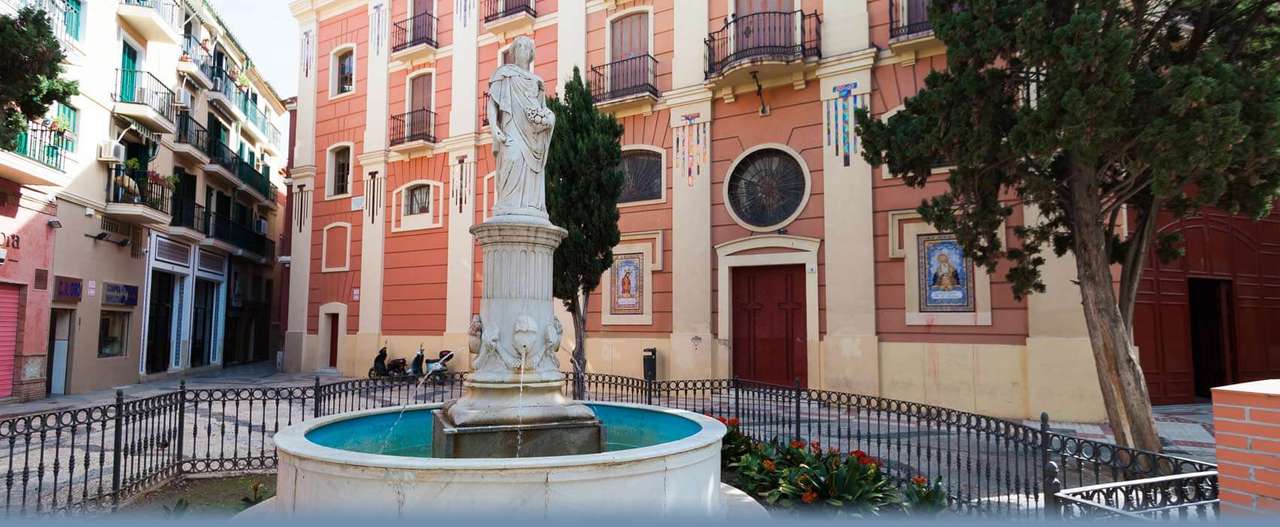 Fontanna Plaza Malaga z posągiem puzzle online