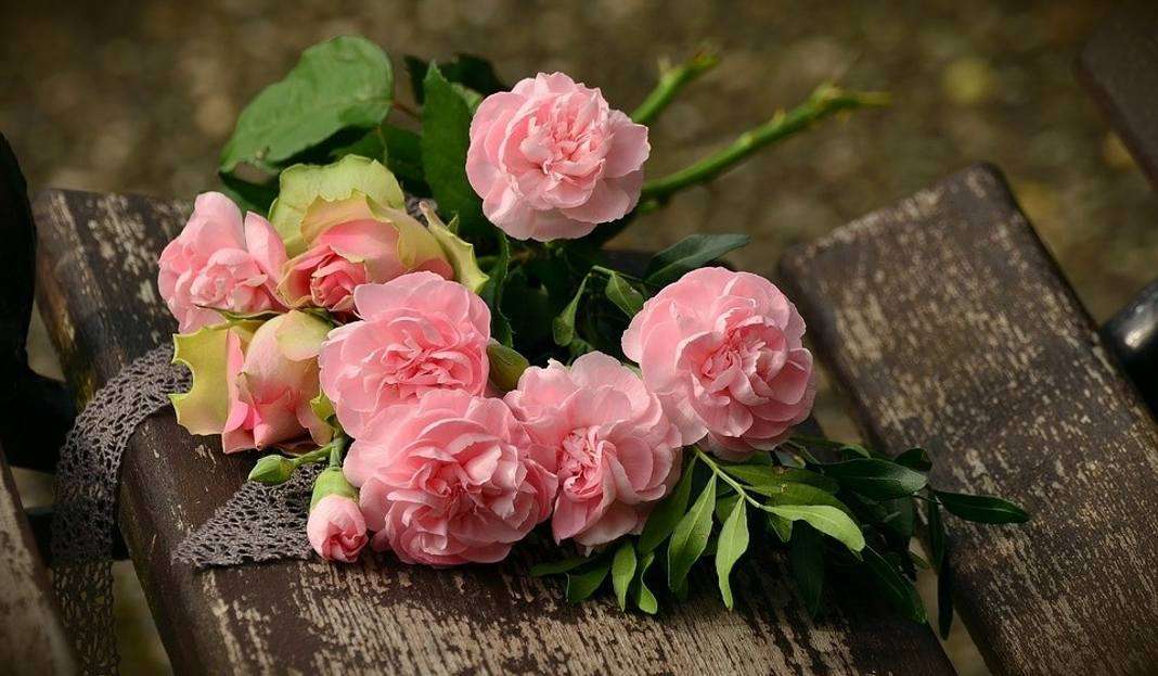 różowe kwiatki puzzle online