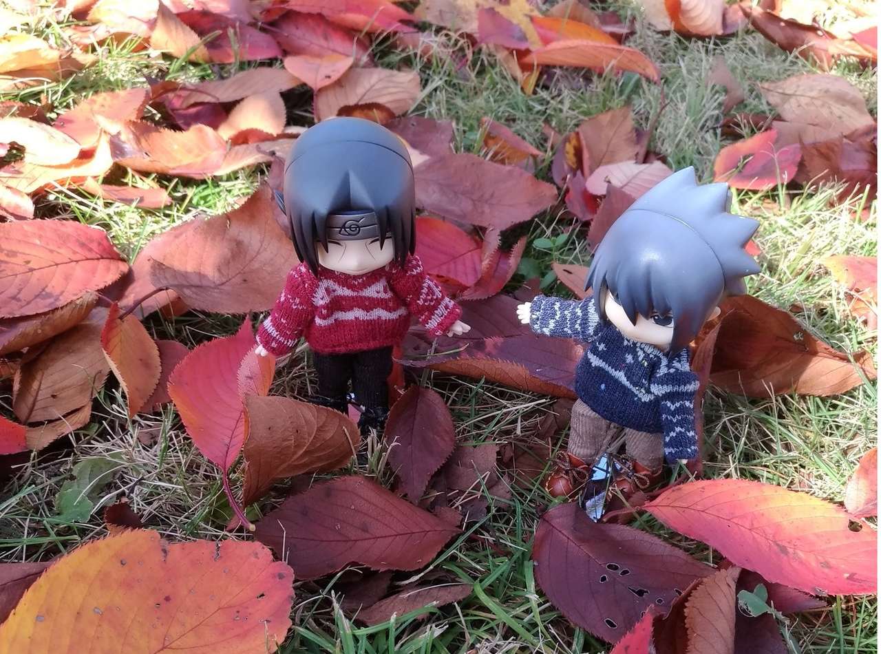 Itachi i Sasuke wśród jesiennych liści puzzle online