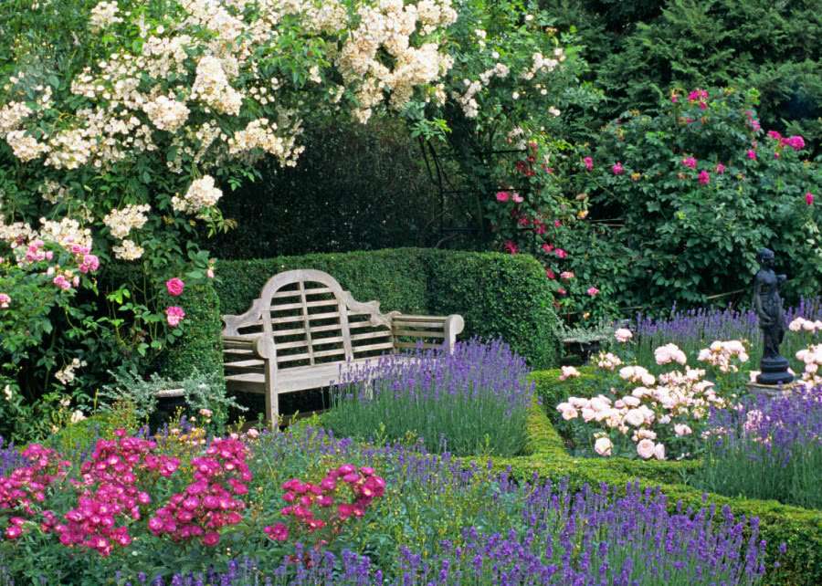 zacisze w ogrodzie z kwiatami puzzle online