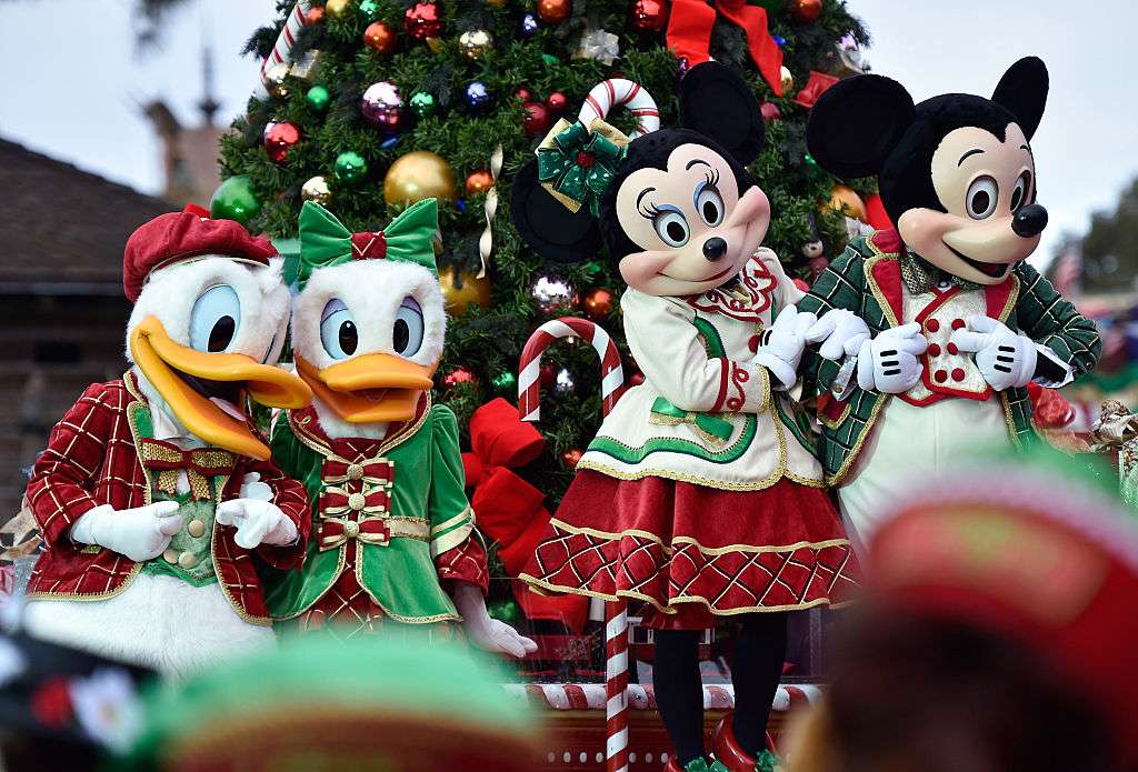 parada w Boże Narodzenie w parkach Disneya puzzle online