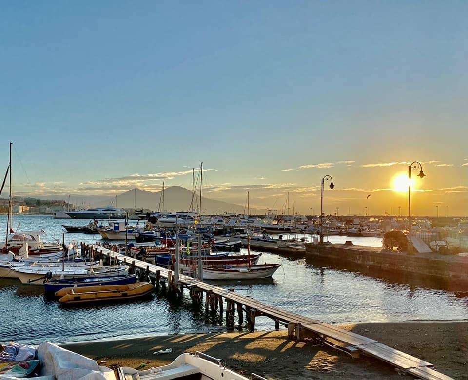Świt w Mergellinie Neapol we Włoszech puzzle online