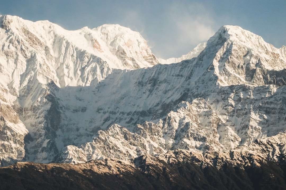 góry pokryte białym lodem w ciągu dnia puzzle online