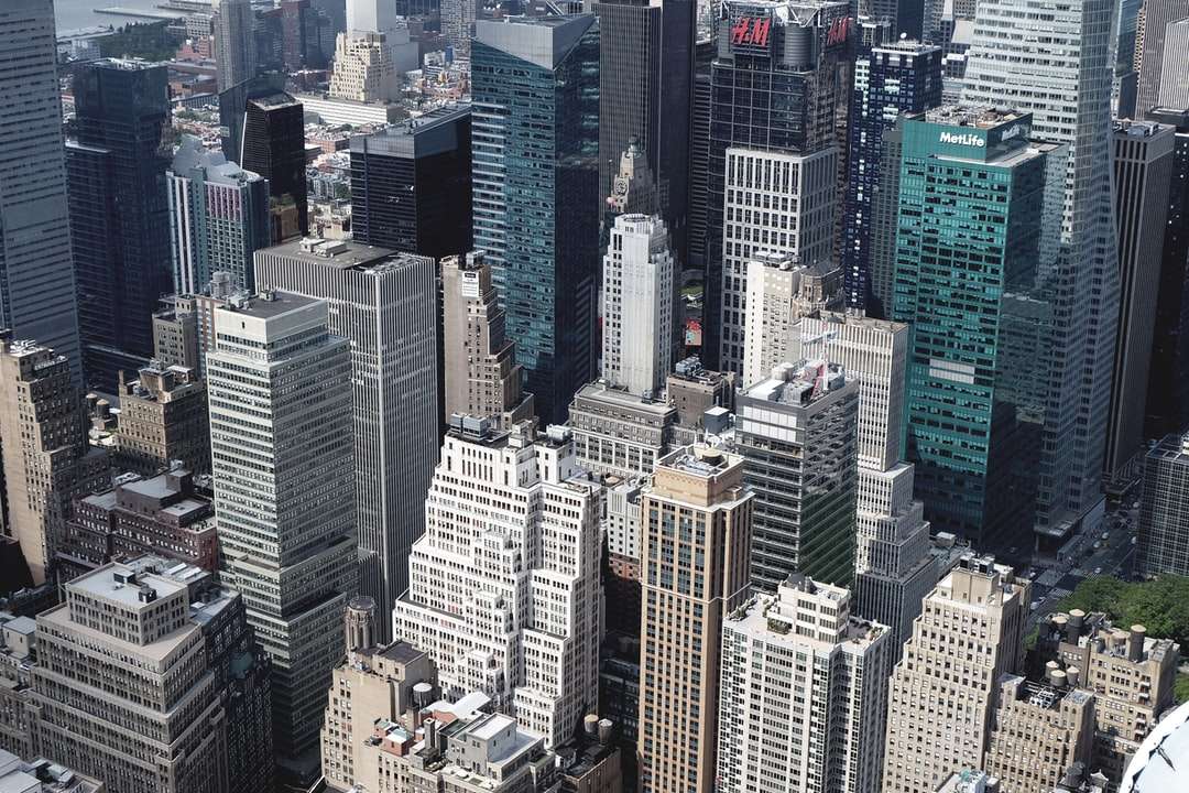 widok z lotu ptaka na budynki miasta puzzle online