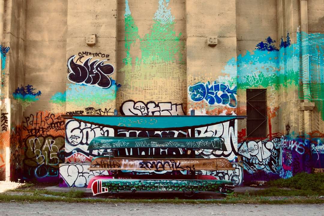 graffiti na ścianie w ciągu dnia puzzle online