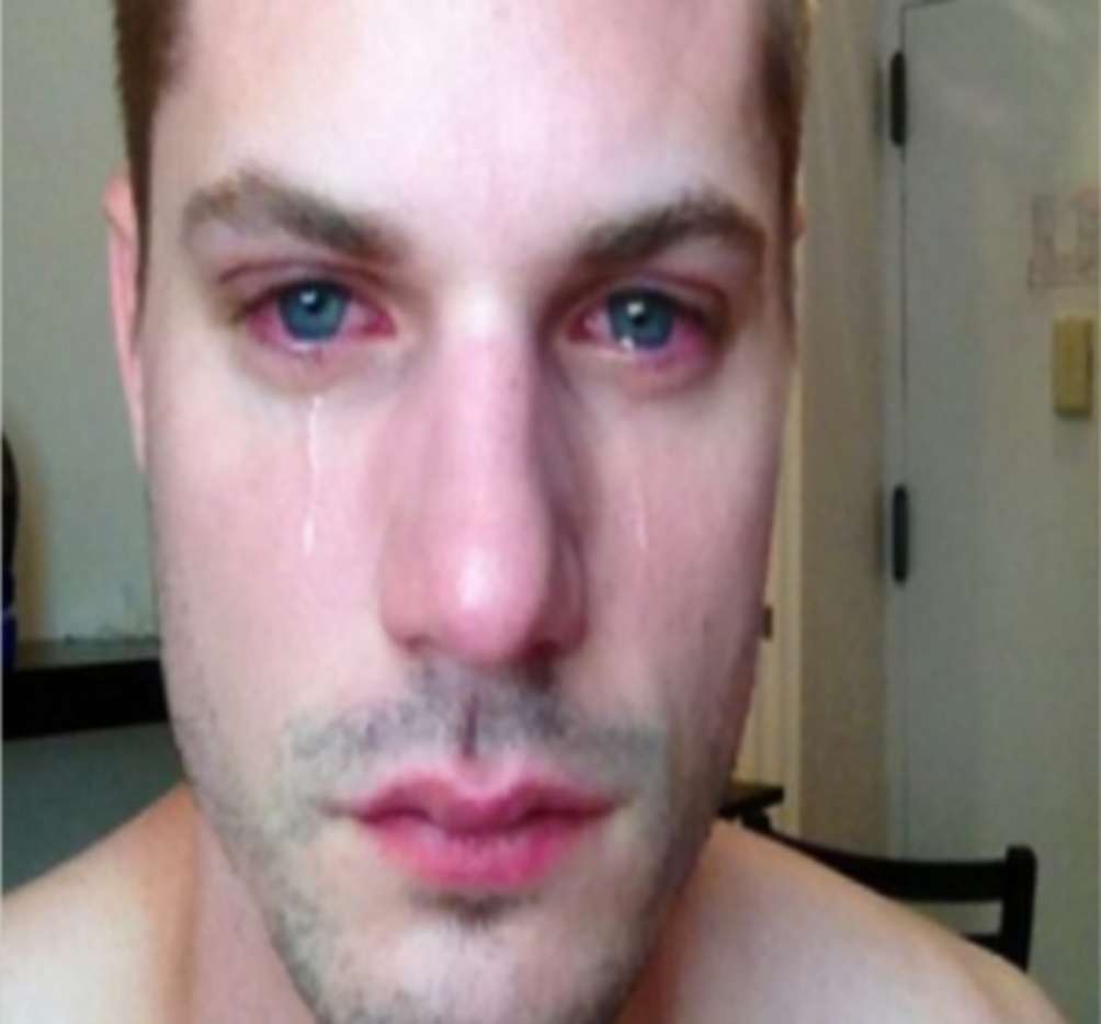 płaczący mężczyzna ogłoszenie puzzle online