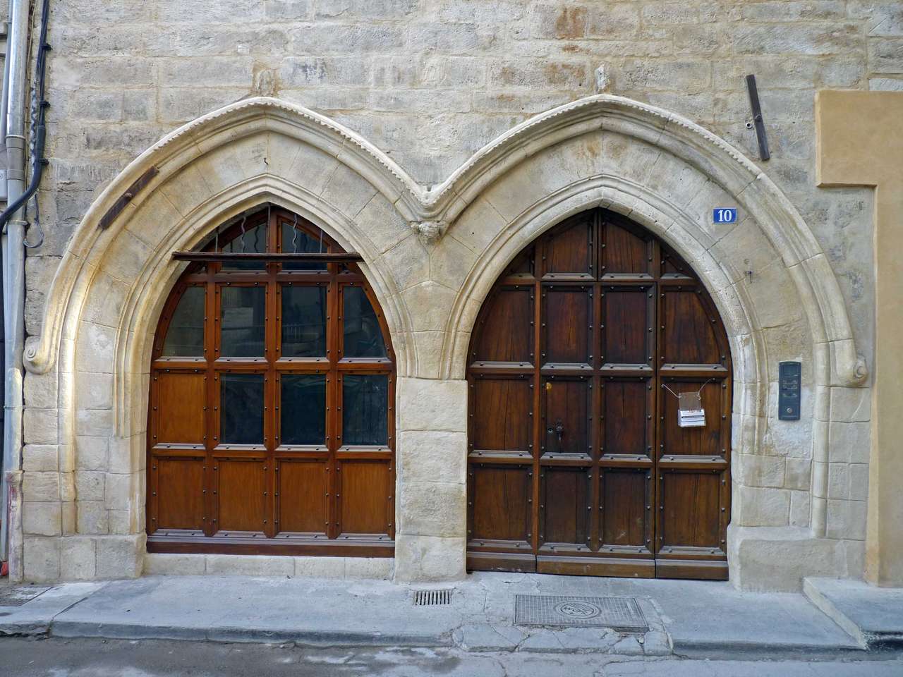 Drzwi w Grèoux les Bains puzzle online