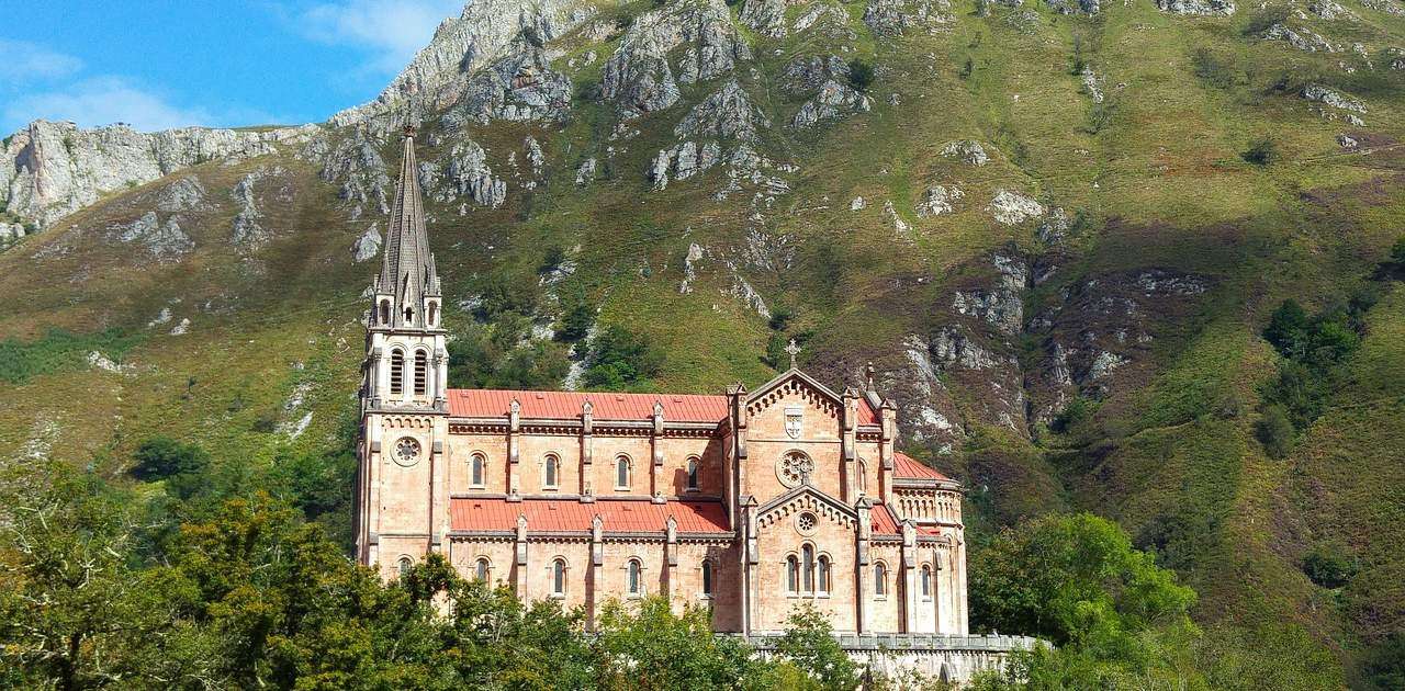 Kościół Covadonga Hiszpania puzzle online