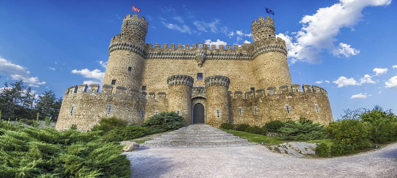 Średniowieczny zamek w Hiszpanii puzzle online