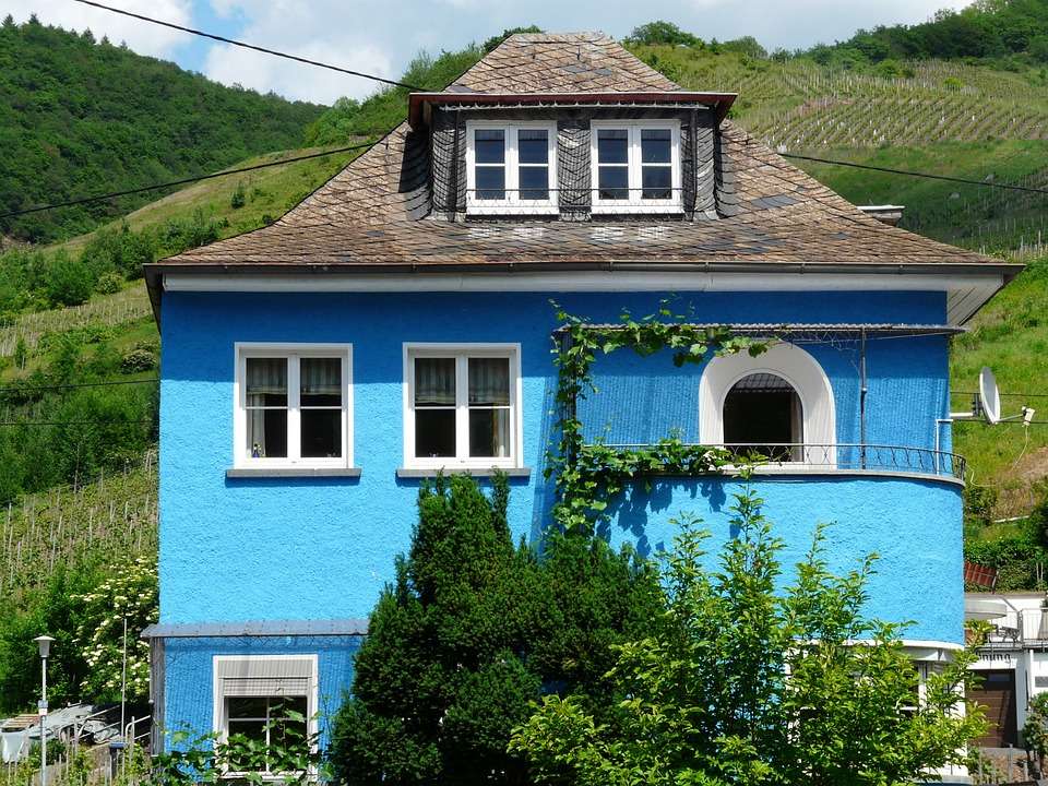 biebieski dom w górach puzzle online