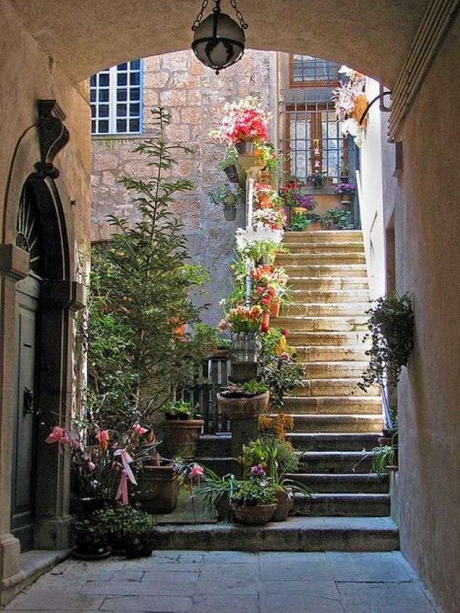 Aleja ze schodami we Włoszech puzzle online