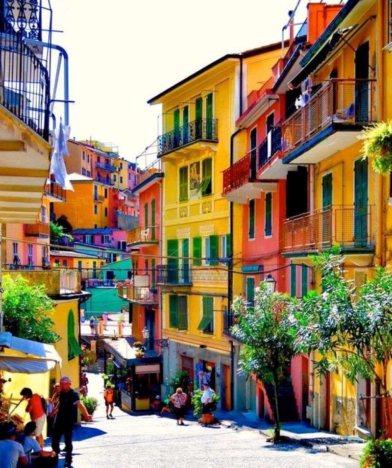 Kolorowe domy we Włoszech puzzle online
