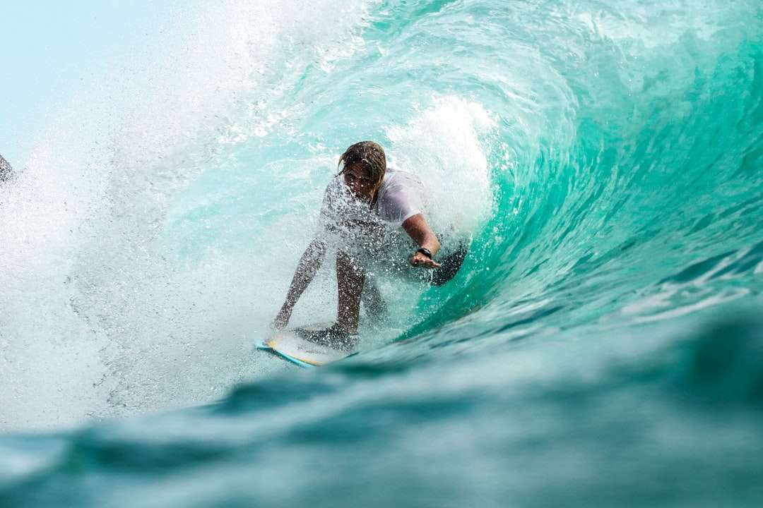 časosběrné fotografování surfař ve vlnové vodě puzzle