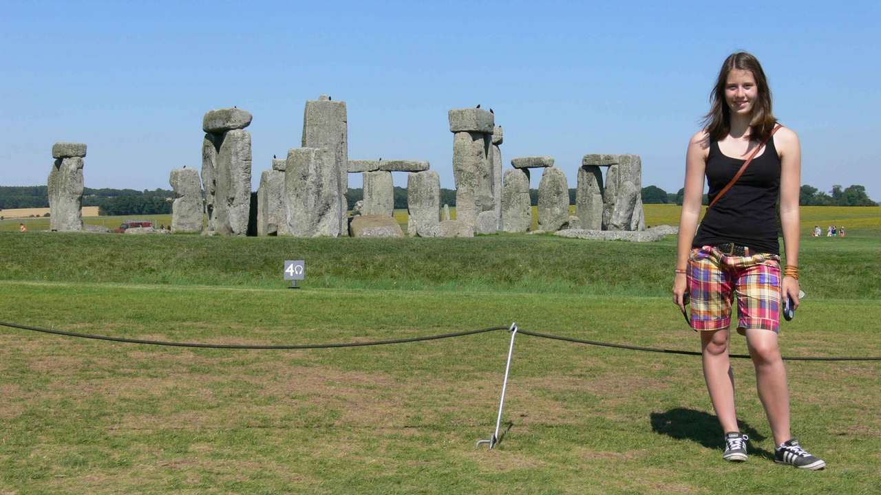 Osoba w Stonehenge puzzle online