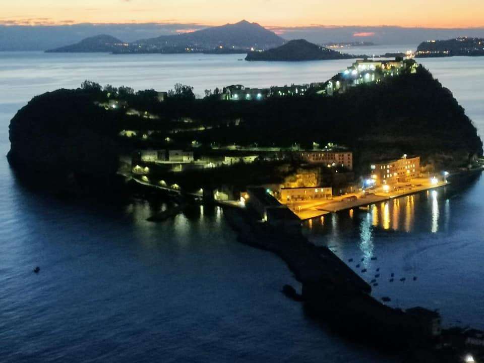 zachód słońca Nisida Neapol Włochy puzzle online