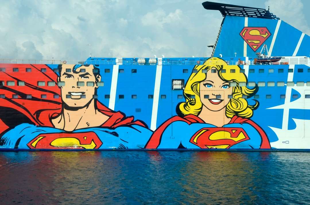 Kalkomanie statku Supermana i Supergirl puzzle online