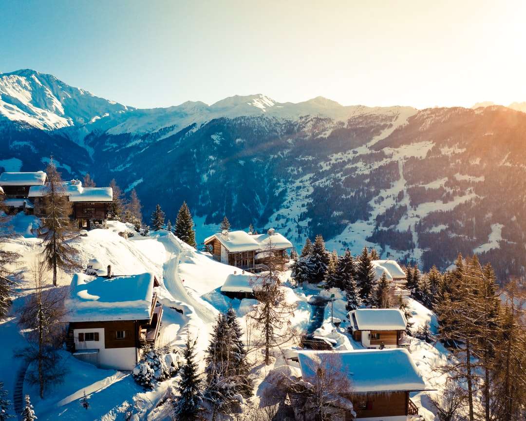 domy pokryte śniegiem puzzle online
