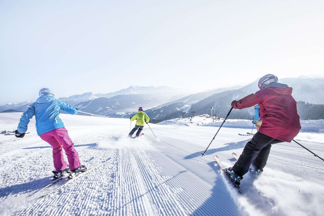 Jazda na nartach w sezonie zimowym puzzle online