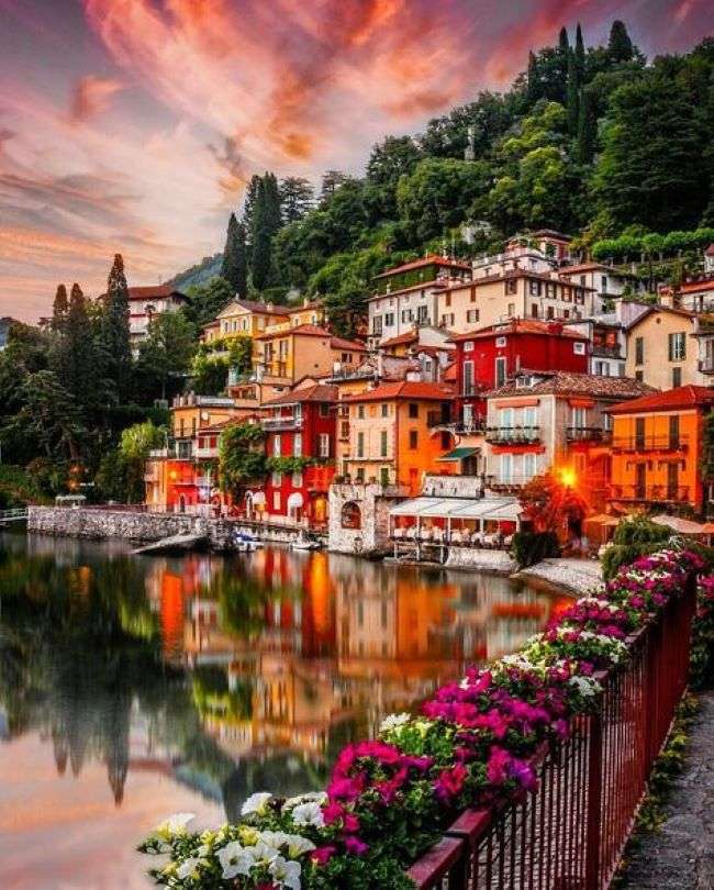 Miejsce we Włoszech nad jeziorem puzzle online