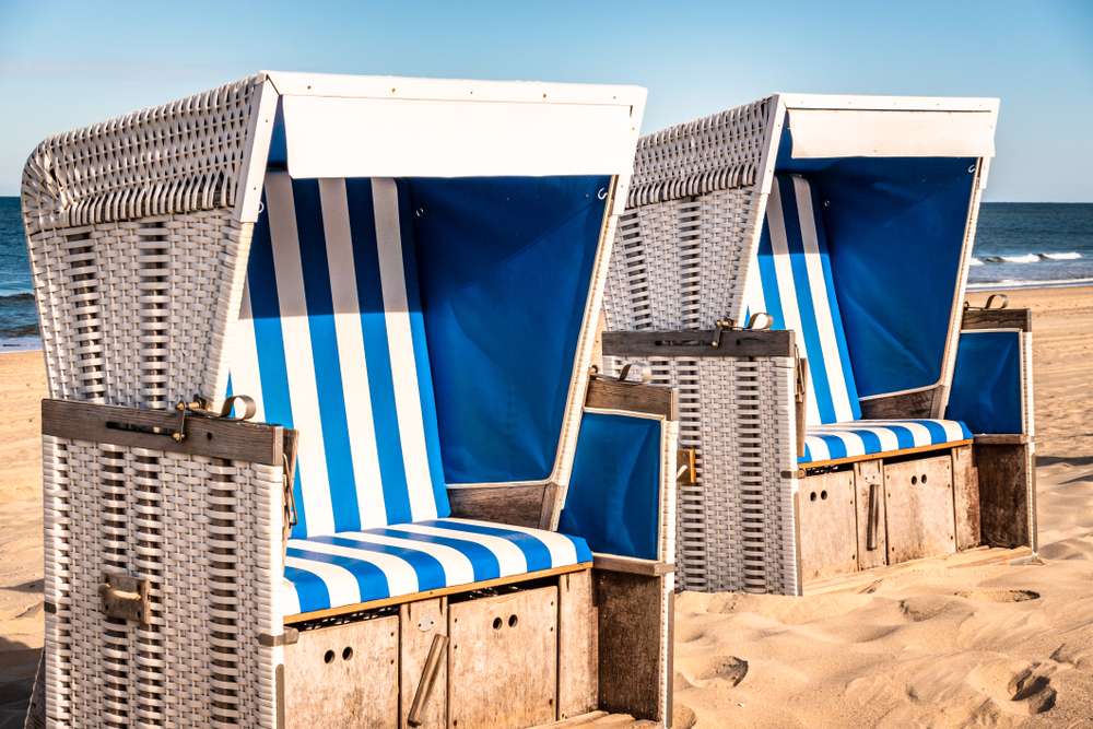 Dwa leżaki na plaży puzzle online