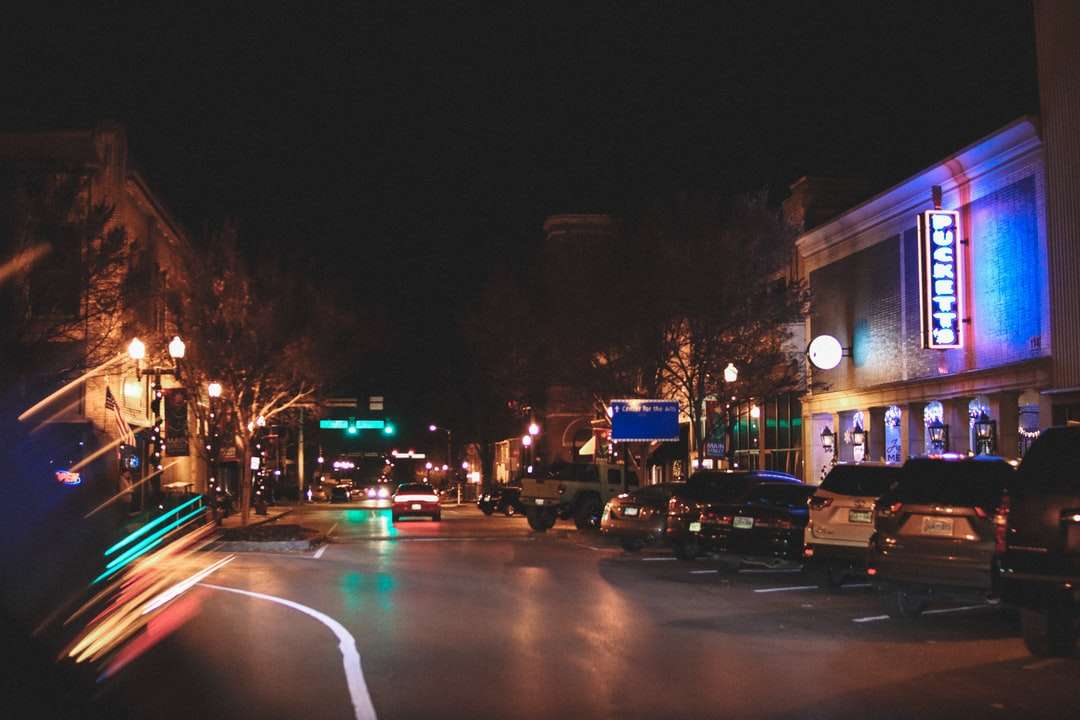 Autos auf der Straße in der Nacht Puzzle