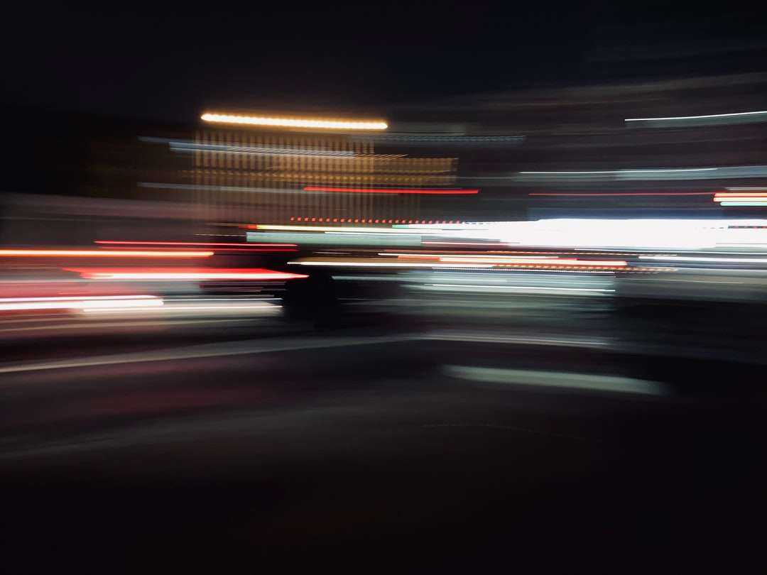 fotografia poklatkowa samochodów na drogach w porze nocnej puzzle online