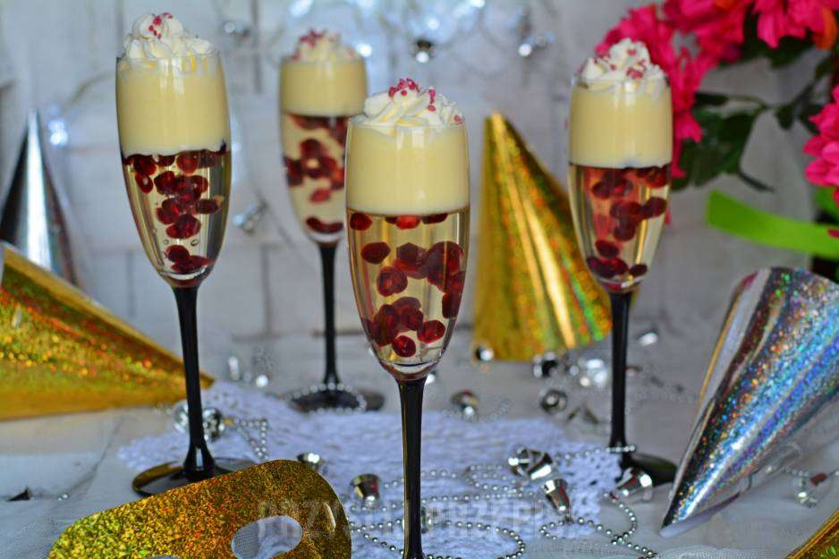 szampański deser z granatem i białą czekoladą puzzle online