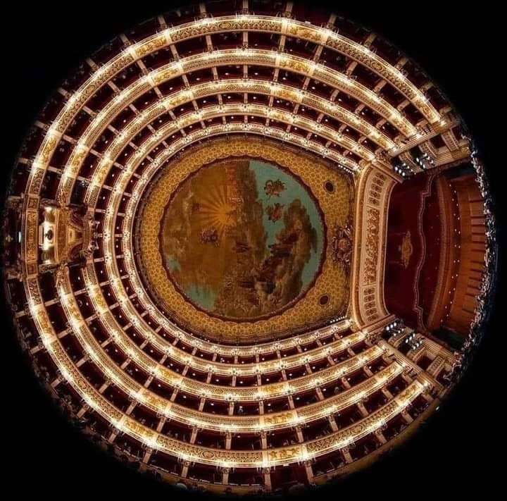 Teatro lirico S.Carlo Neapol Włochy Zdjęcie z dołu puzzle online
