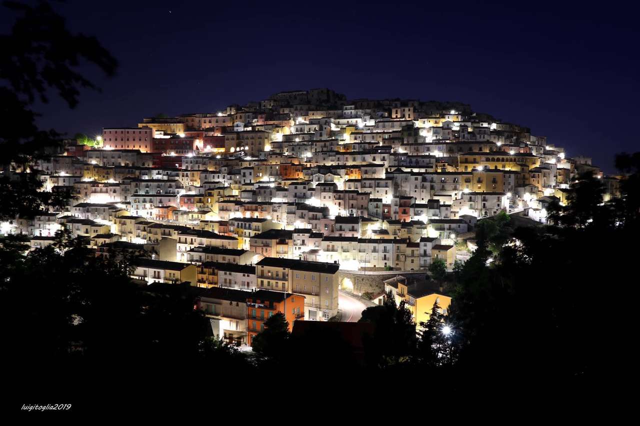 panoramiczna noc Calitri Włochy puzzle online