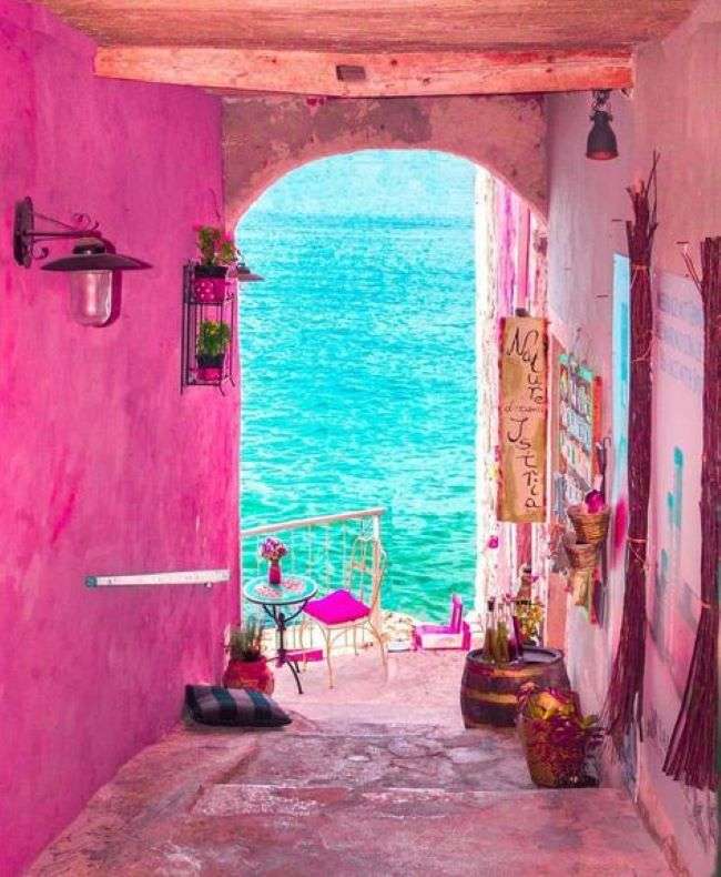 Różowy dom nad morzem Istria Chorwacja puzzle online