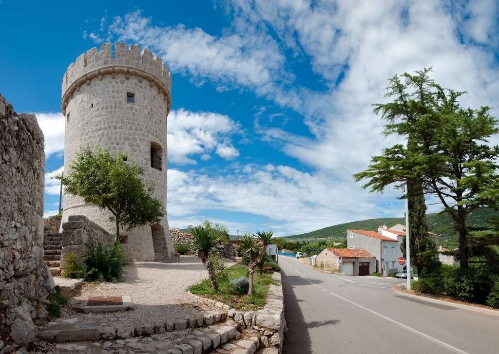 Wieża wyspy Cres w Chorwacji puzzle online