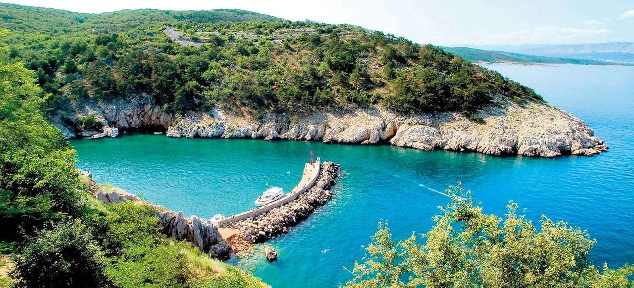 Zatoka i port na wyspie Vrbnik w Chorwacji puzzle online