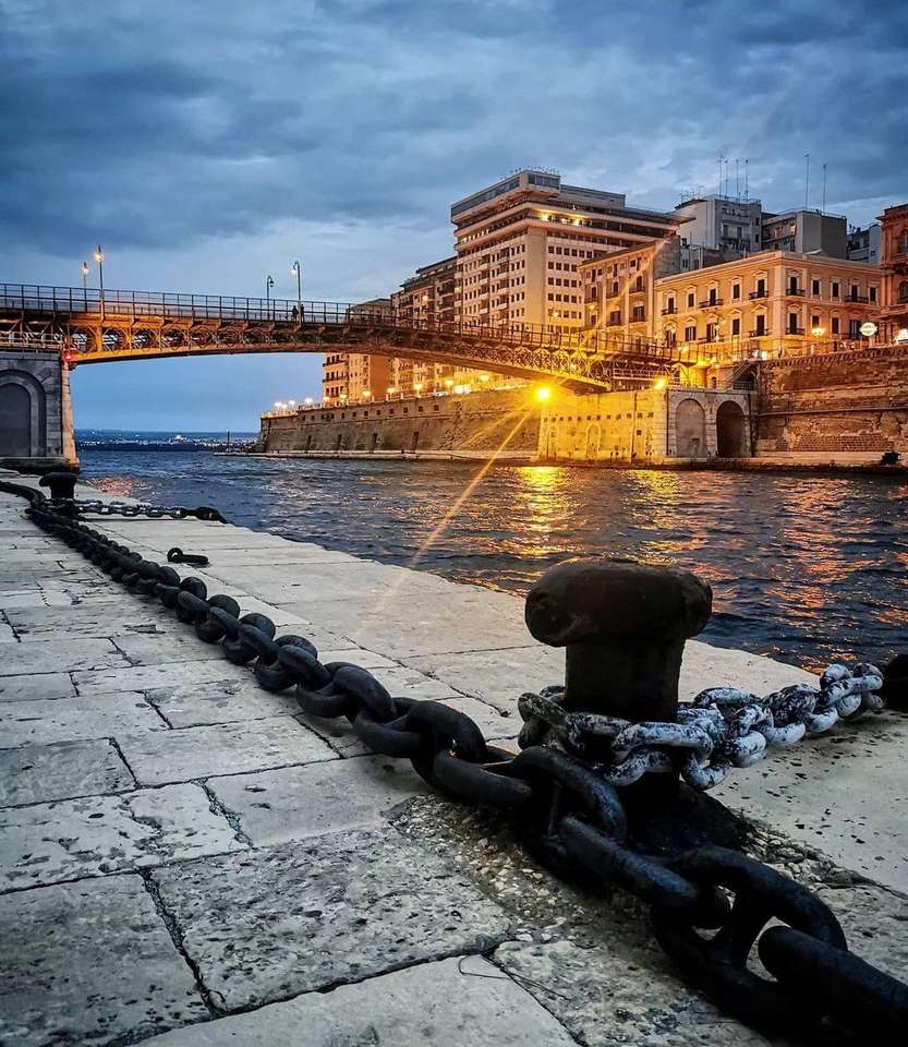kanał żeglowny i most obrotowy Taranto Ita. puzzle online