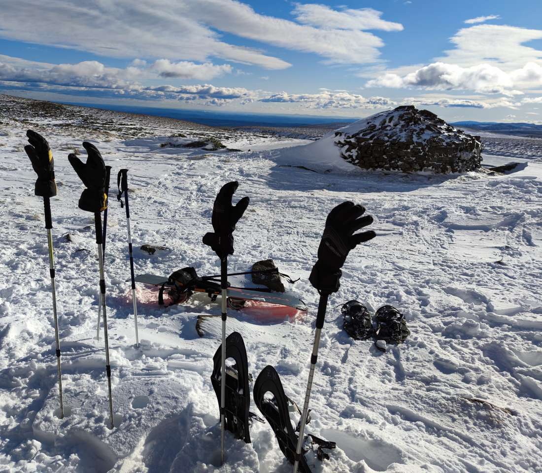 Wędrówki w rakietach śnieżnych przez góry Sanabrii puzzle online
