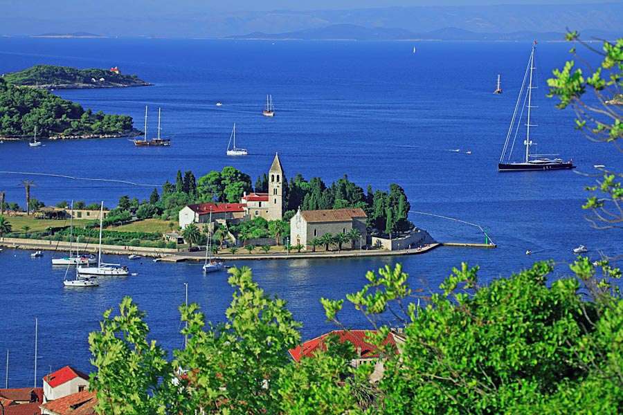 Klasztor franciszkanów na wyspie Vis Chorwacja puzzle online