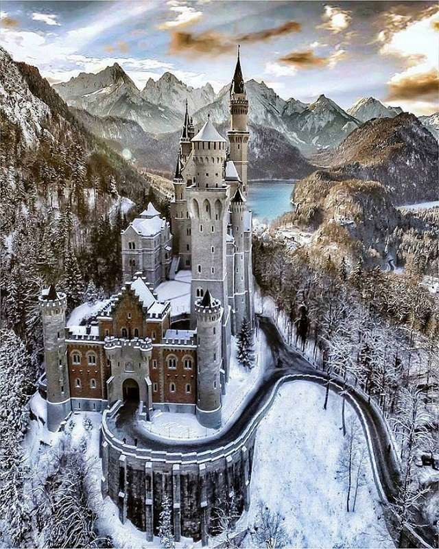niemcy- zamek w górach puzzle online