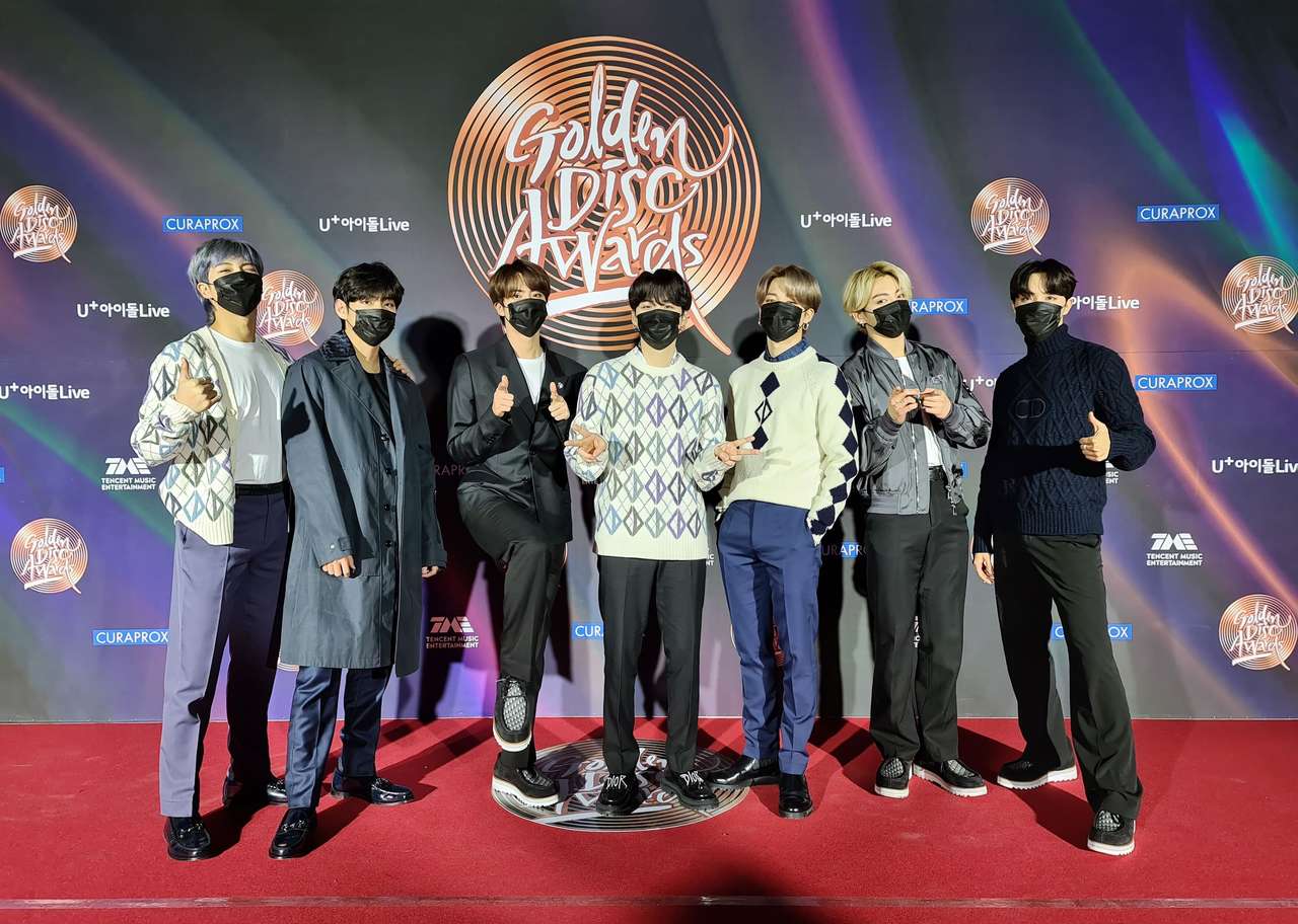 Złoty dysk nagradza BTS puzzle online