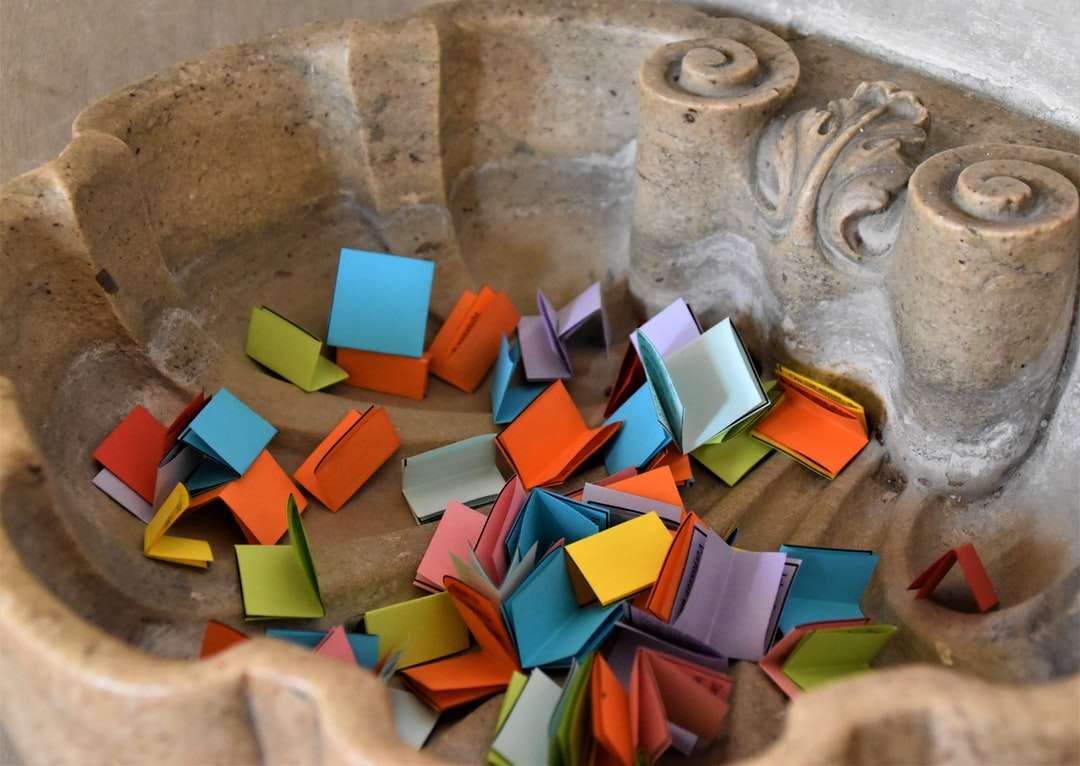 pomarańczowe, zielone i niebieskie plastikowe klocki puzzle online