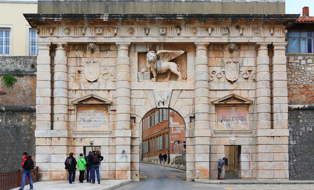 Zadar Lion Gate w Chorwacji puzzle online