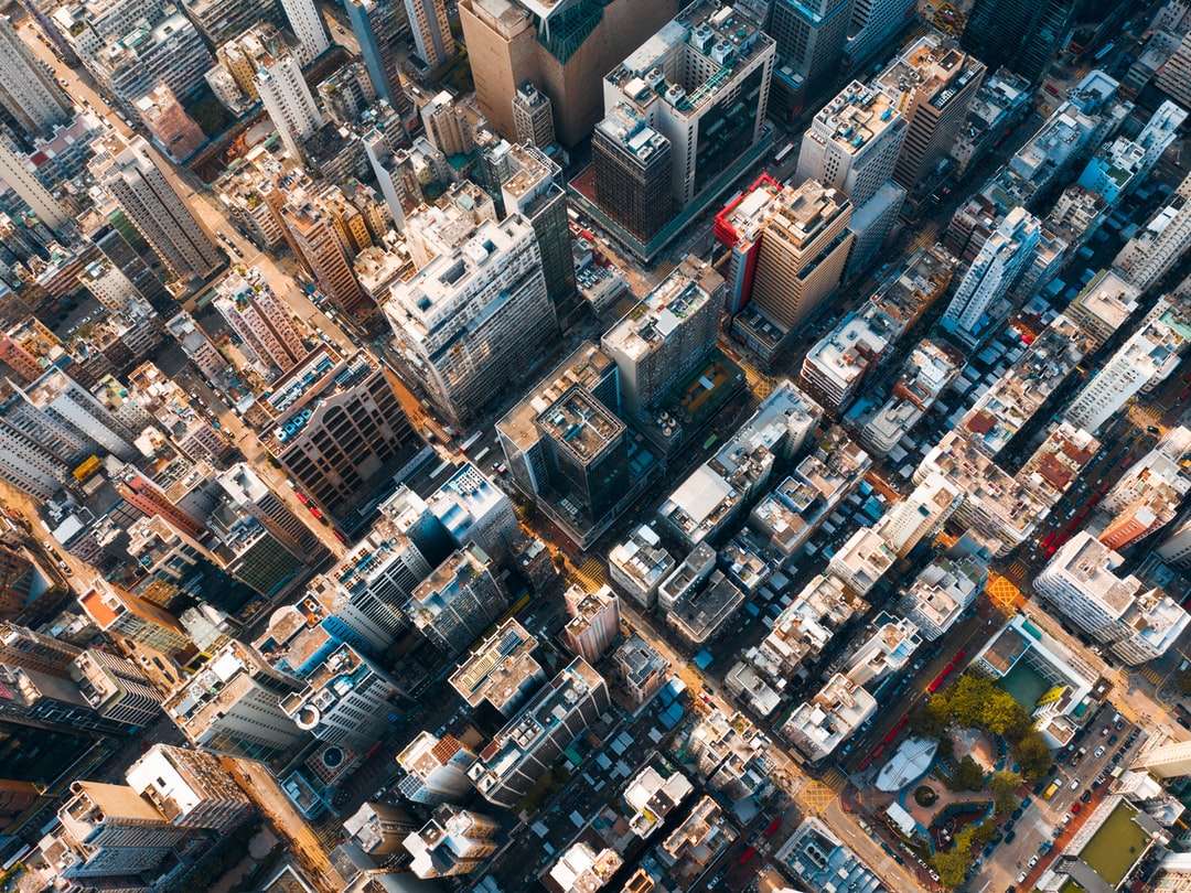 widok z lotu ptaka budynków miejskich w ciągu dnia puzzle online