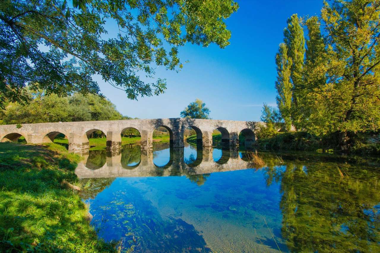 Most na rzece Karlovac w Chorwacji puzzle online