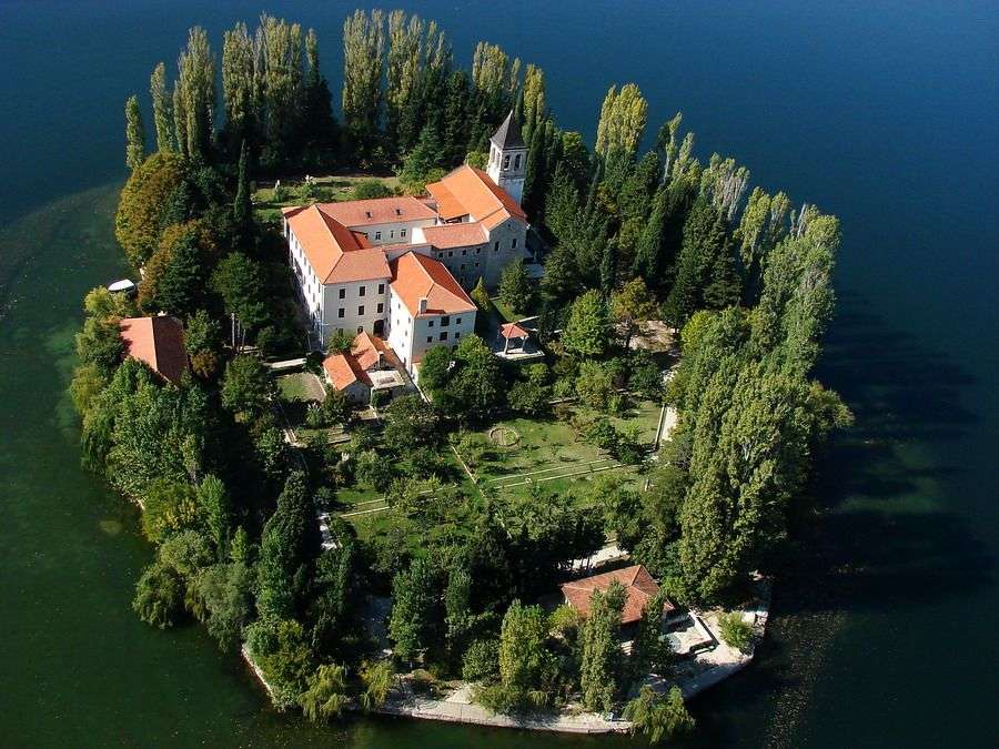 Klasztor Visovac w Chorwacji puzzle online