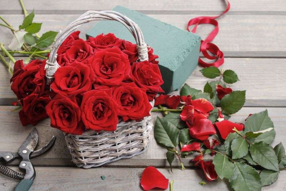 róże w koszyku puzzle online