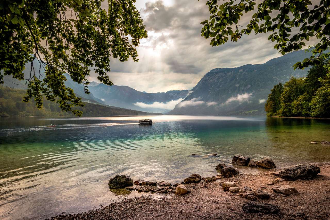 Jezioro Bohinj w Słowenii puzzle online