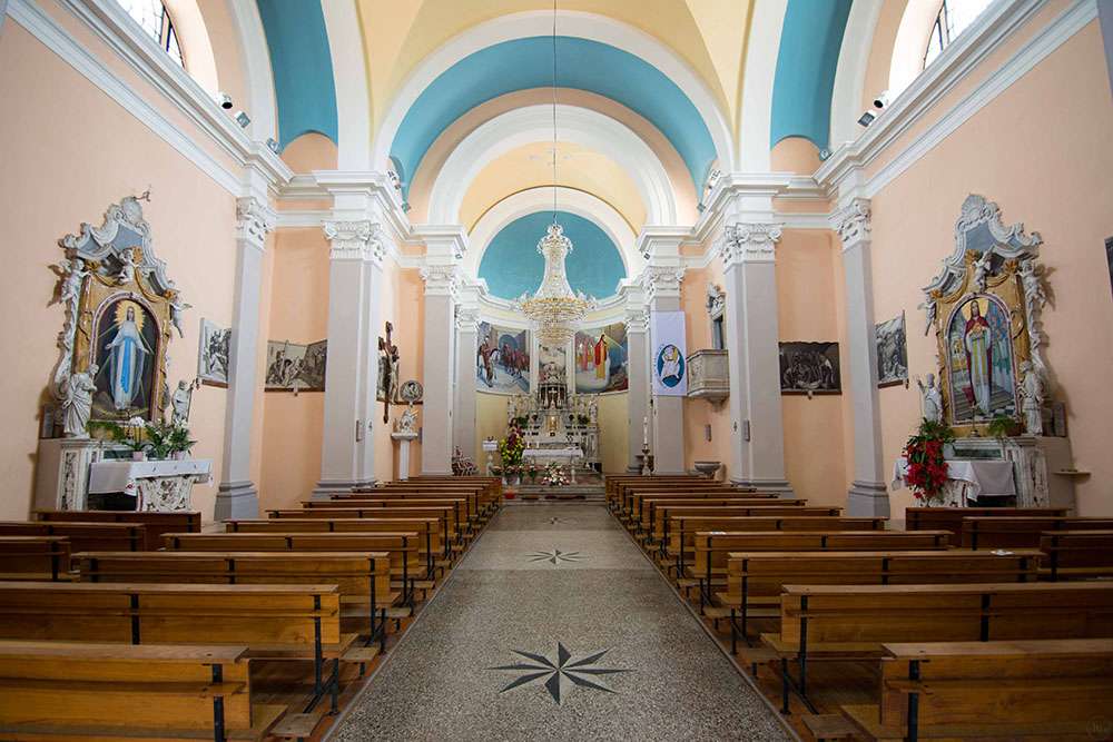Kościół św. Marcina Goriska Brda w Smartno w Słowenii puzzle online