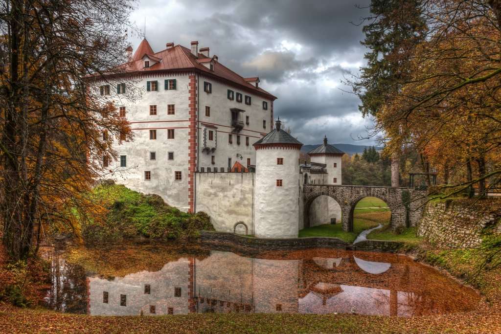 Grad Sneznik w Słowenii puzzle online