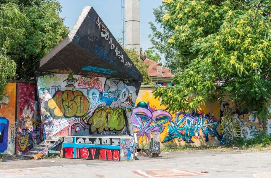 Ljubljana Metelkova Mesto graffiti Słowenia puzzle online