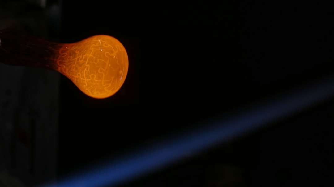 pomarańczowy księżyc w ciemną noc puzzle online