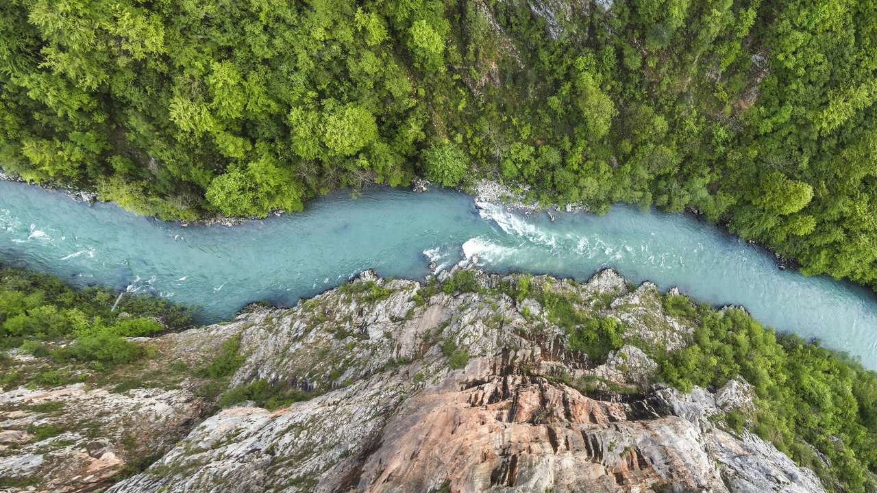 Rzeka, która płynie puzzle online