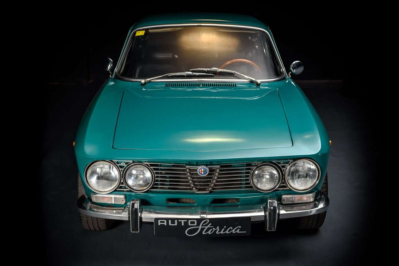 Alfa Romeo dwa tysiące GTV 1971 Mediolan Włochy puzzle online